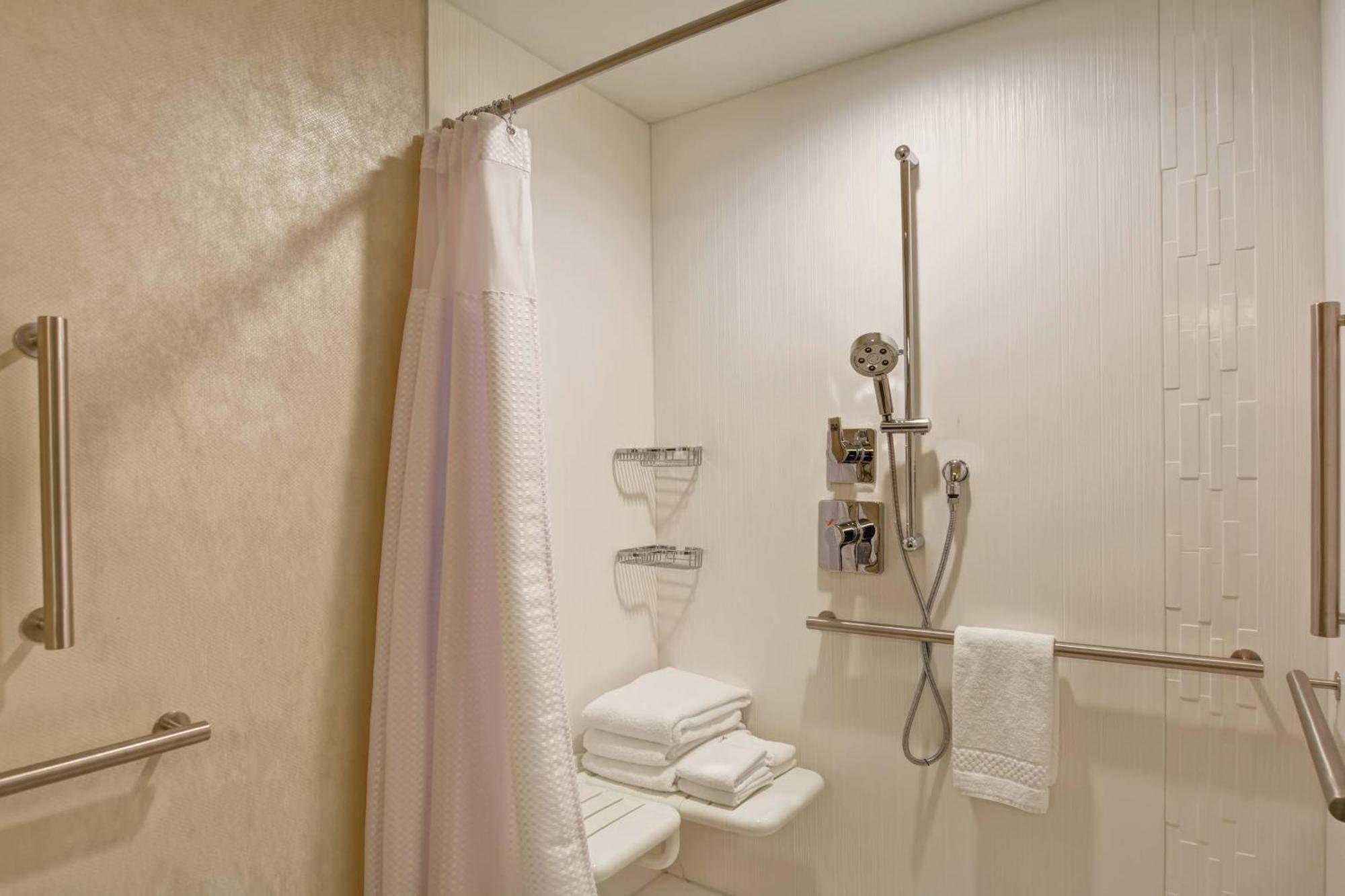 Courtyard By Marriott Long Island Islip/Courthouse Complex Hotel Central Islip Kültér fotó