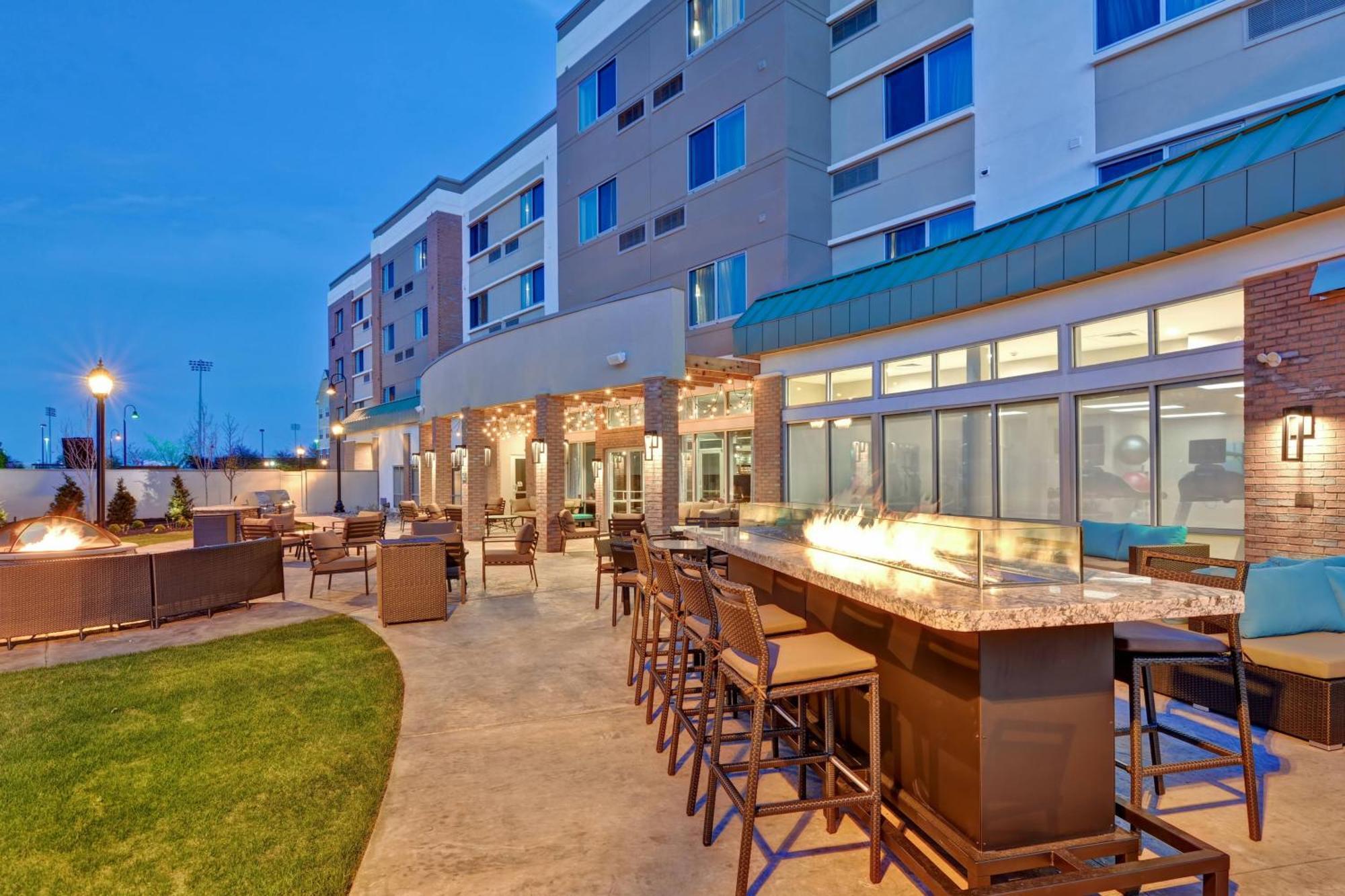 Courtyard By Marriott Long Island Islip/Courthouse Complex Hotel Central Islip Kültér fotó