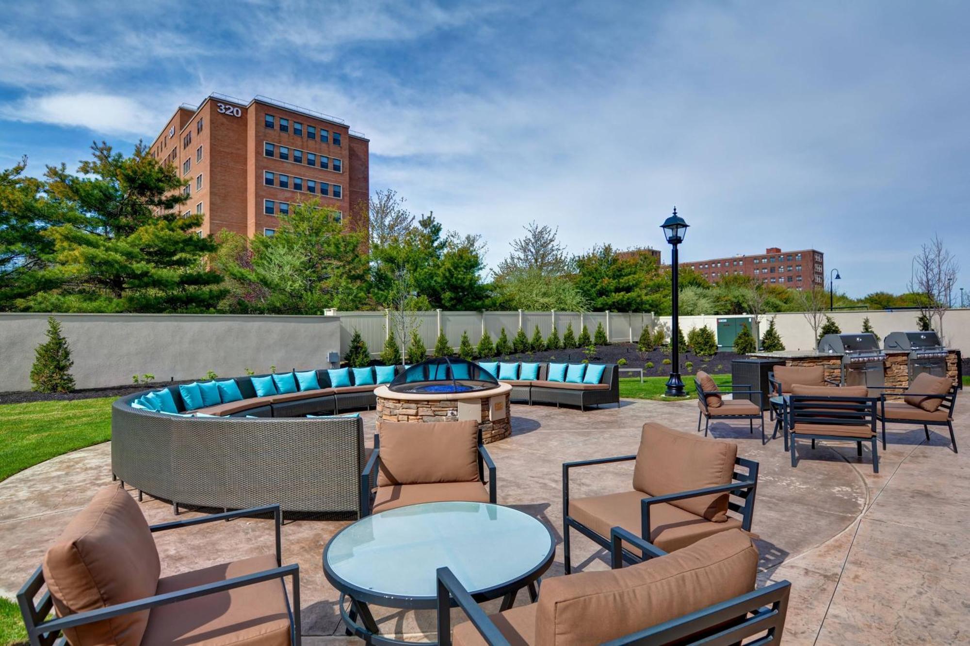 Courtyard By Marriott Long Island Islip/Courthouse Complex Hotel Central Islip Kültér fotó